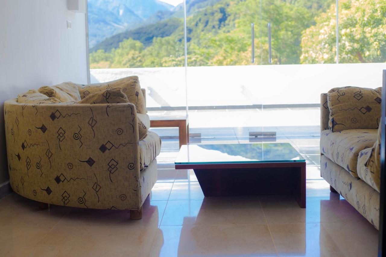 Crystal Riverston Deck Matale Bagian luar foto