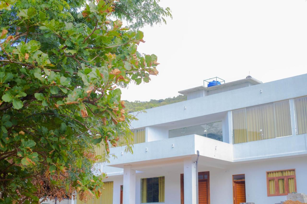 Crystal Riverston Deck Matale Bagian luar foto