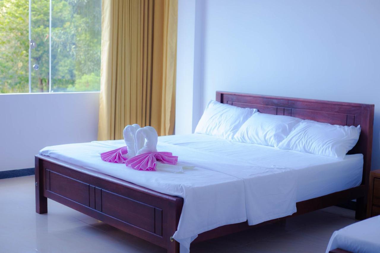 Crystal Riverston Deck Matale Bagian luar foto