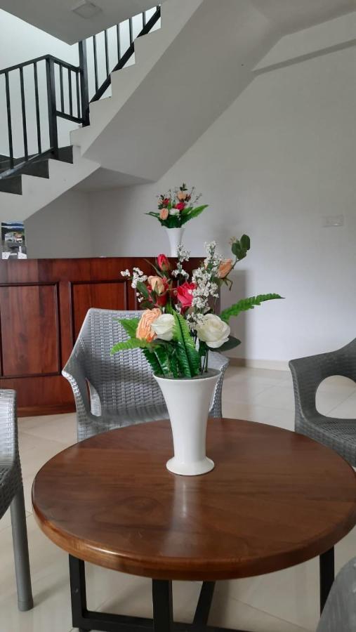 Crystal Riverston Deck Matale Bagian luar foto