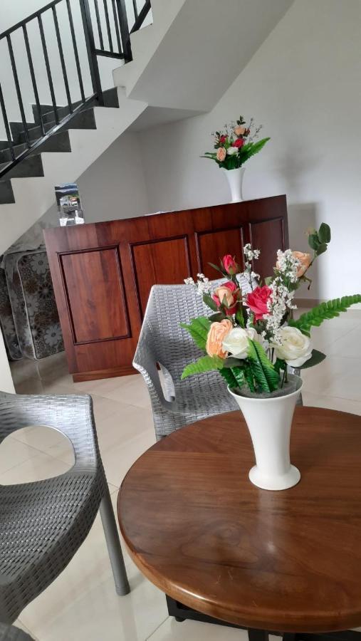 Crystal Riverston Deck Matale Bagian luar foto