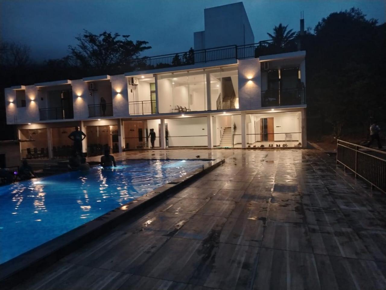 Crystal Riverston Deck Matale Bagian luar foto